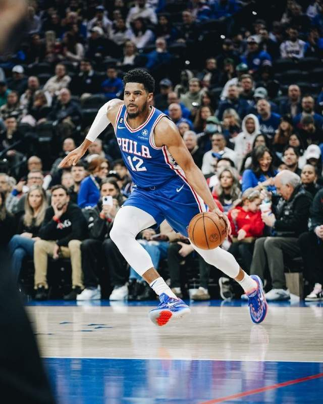 76人翻盘魔术,陶汉林刷新纪录 76人翻盘魔术,陶汉林刷新纪录