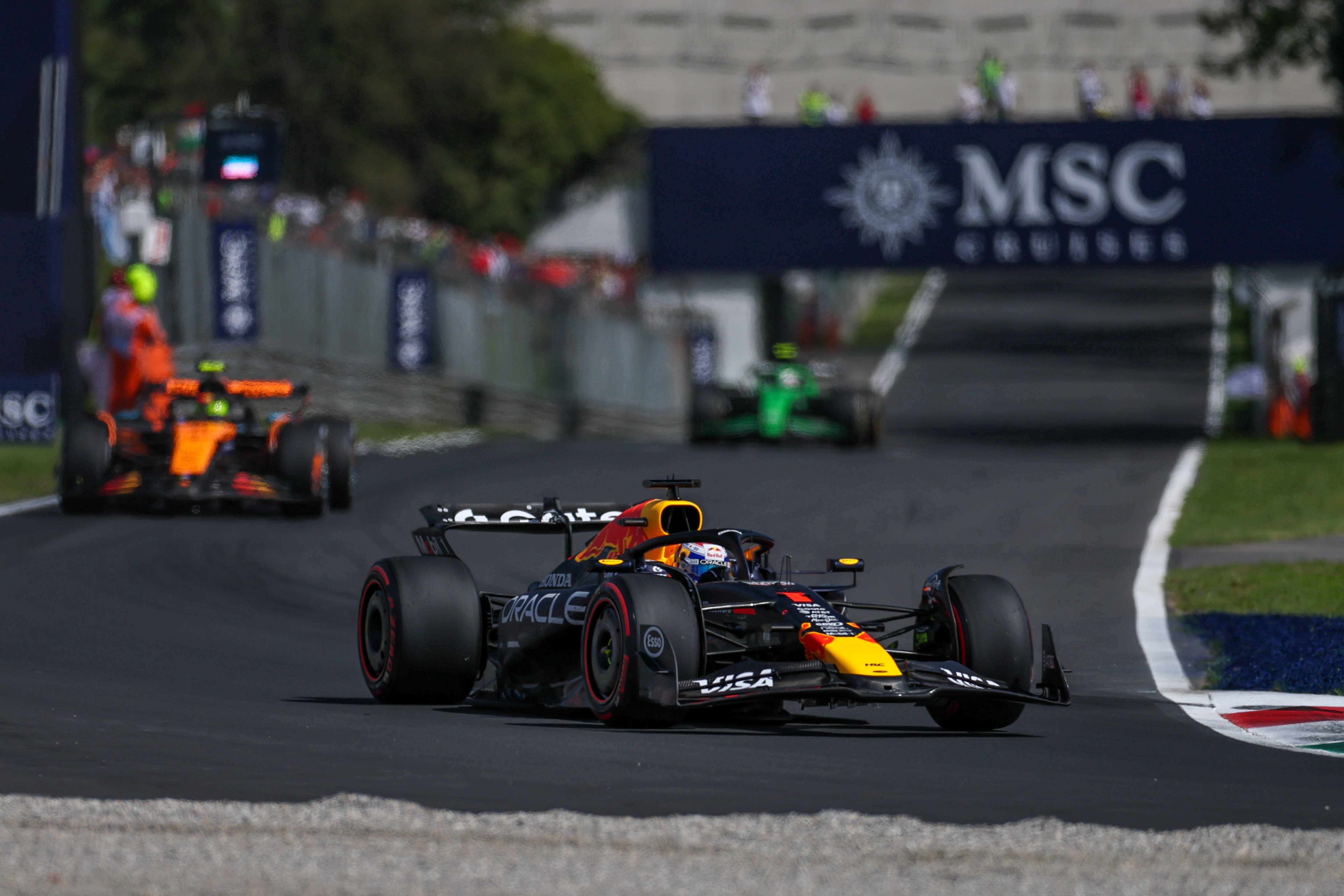 迈凯伦险胜梅赛德斯,维斯塔潘惊艳四座 迈凯伦险胜梅赛德斯,维斯塔潘惊艳四座