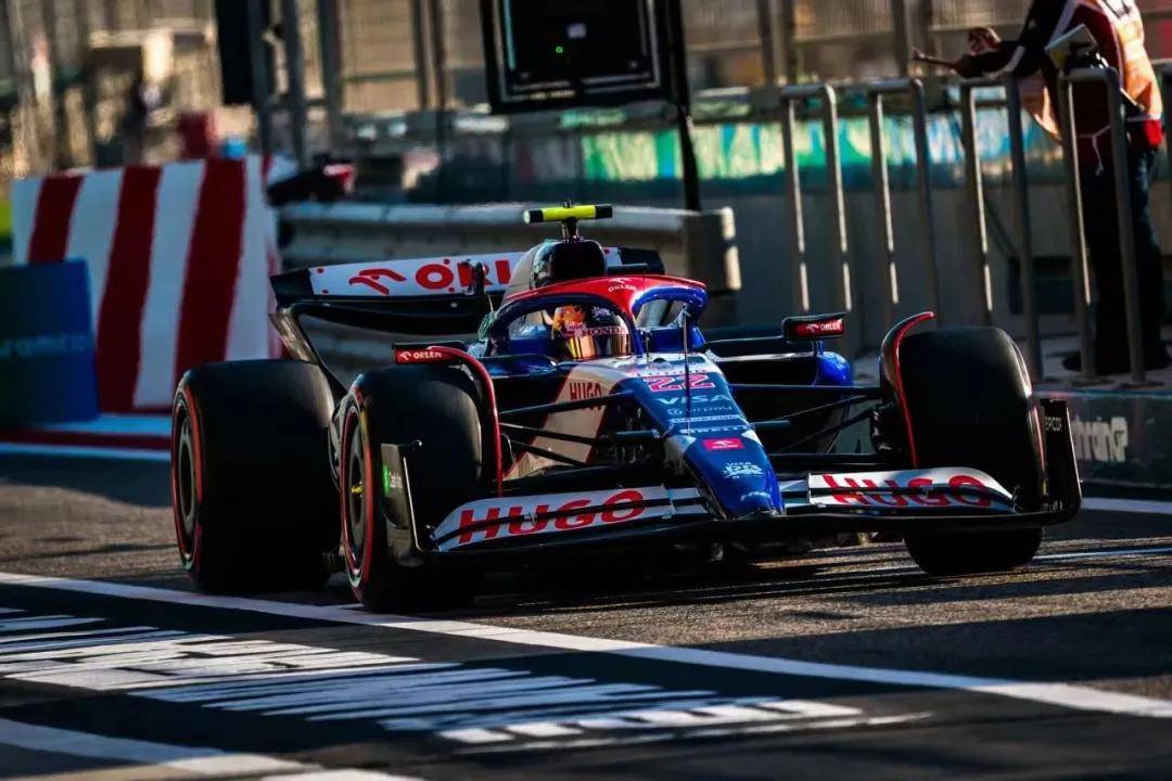 红牛车队绝杀红牛二队，拉塞尔高光表现