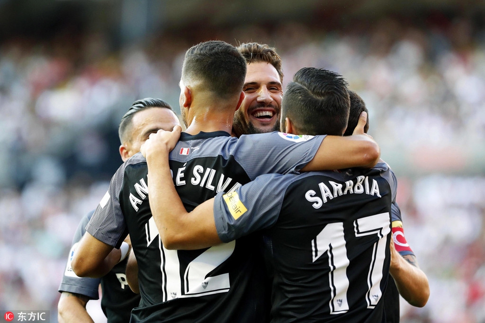 塞维利亚横扫波兰，马尔基尼奥斯完成帽子戏法