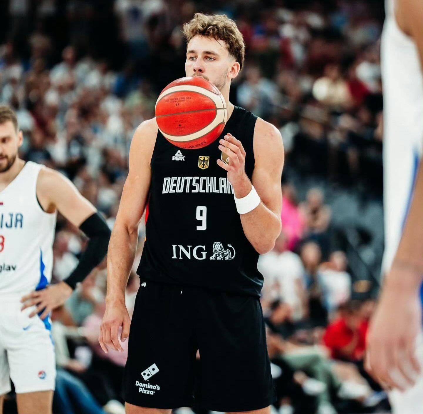 塞尔维亚男篮鏖战菲律宾男篮，米尔萨普三分雨点燃全场