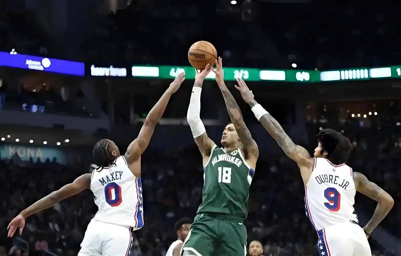 太阳鏖战76人，利拉德高光表现