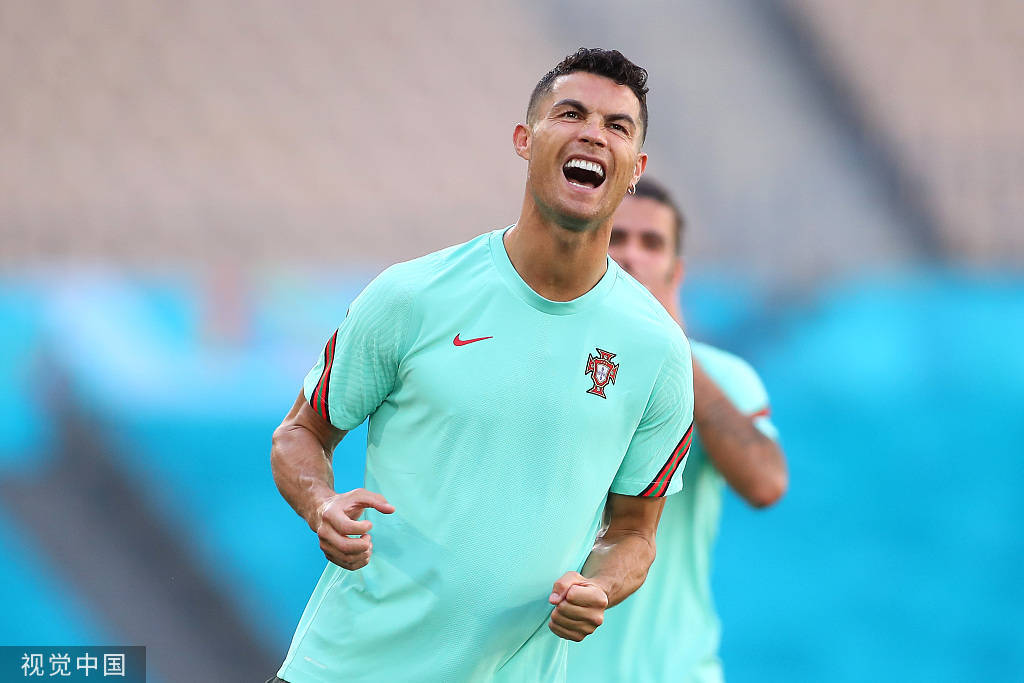 尤文碾压莱比锡红牛，加维打破历史纪录