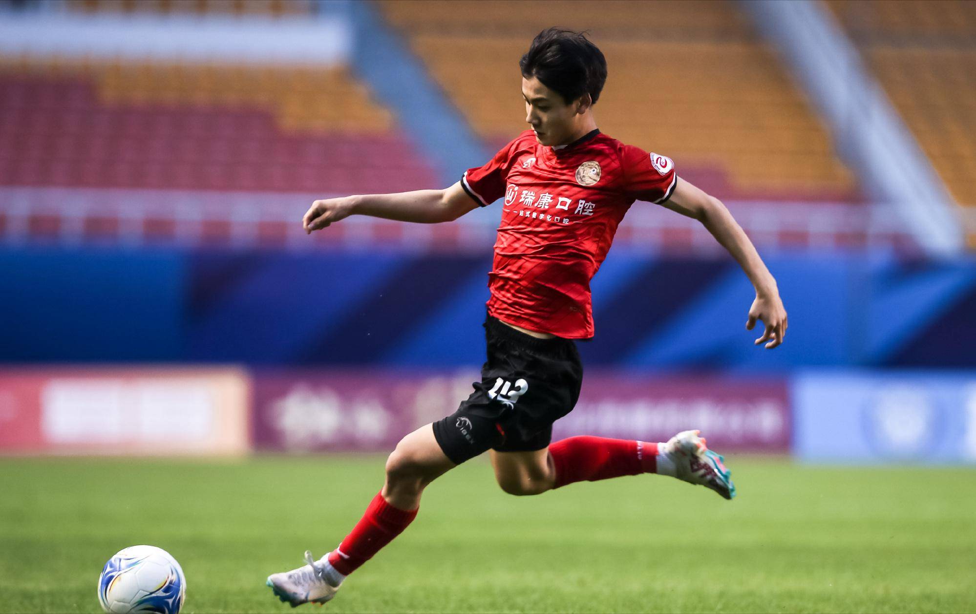 大连人表现出色,力压对手取胜 大连人表现出色,力压对手取胜