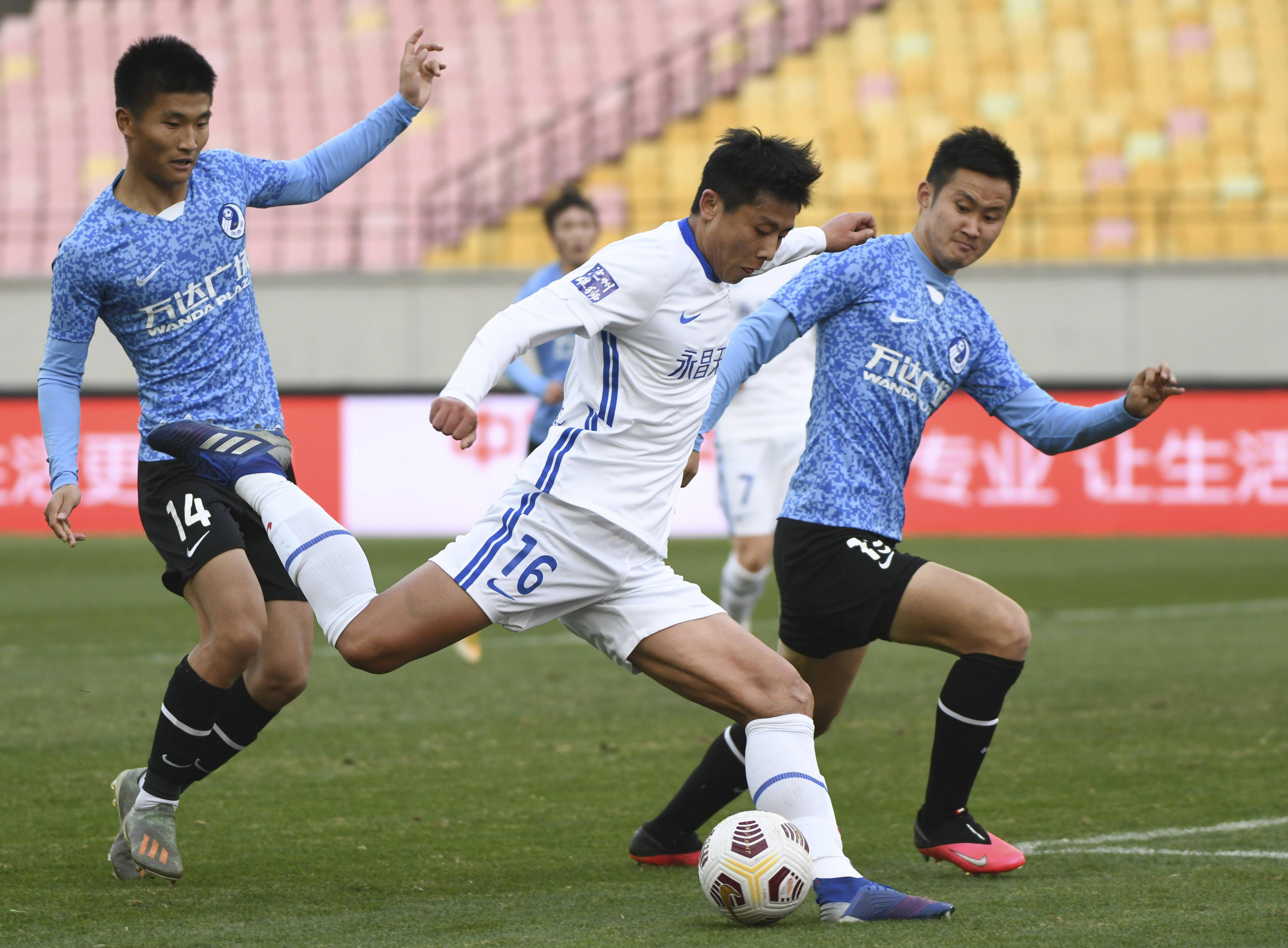 大连人表现出色,力压对手取胜 大连人表现出色,力压对手取胜