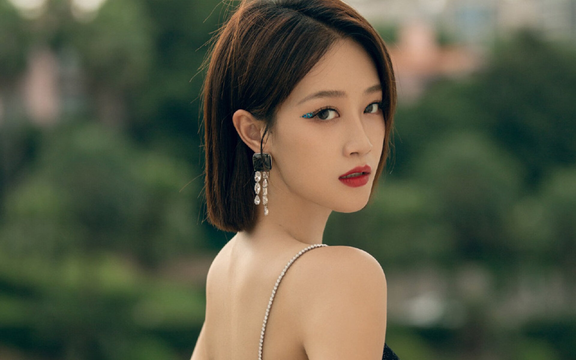 爱德华兹的觉醒,森林狼新王爆发,爵士强势晋级映衬公牛时代的终结