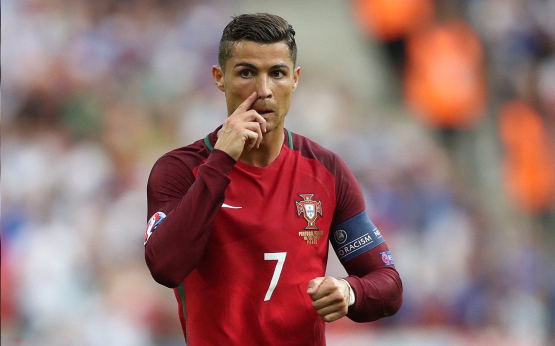 F1新赛季揭幕战之夜，塔图姆关键时刻站出来—当赛道轰鸣遇见球场绝杀