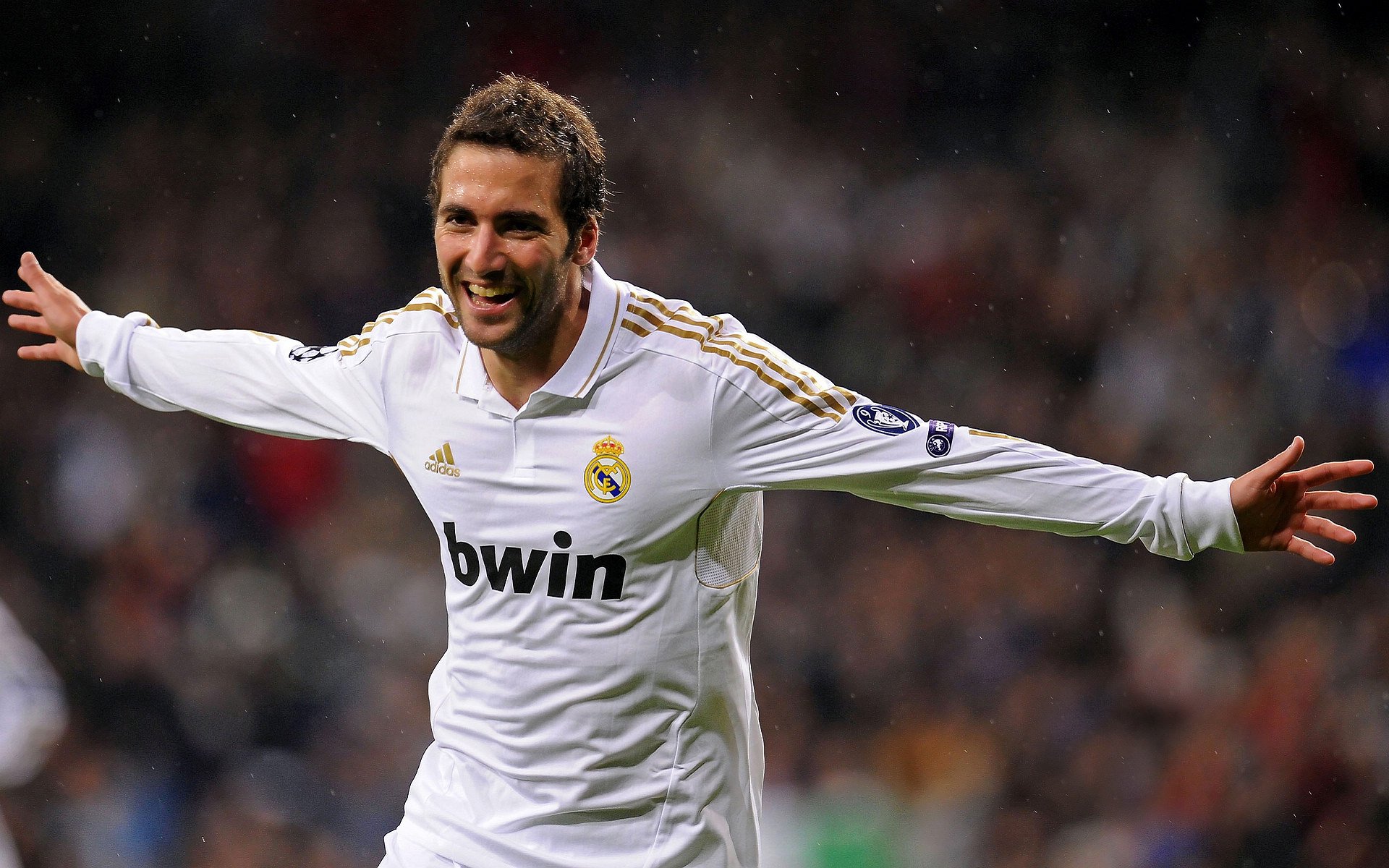 欧冠决赛之夜,富安健洋的无声交响与亚洲足球的觉醒